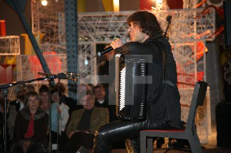 Stephan Langenberg bei einem Akkordeon-Abend in der Design-Post in Köln, im Rahmen des Festivals "Musik in den Häusern der Stadt" des KunstSalon. (2)