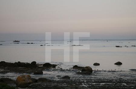 Bretonischer Strand im Abenddunst